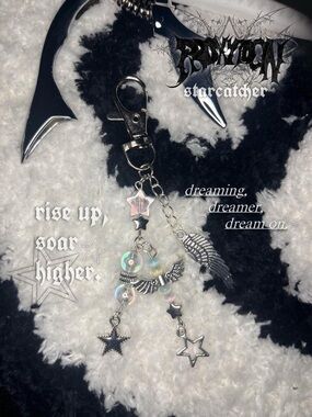 Winged-star keychain